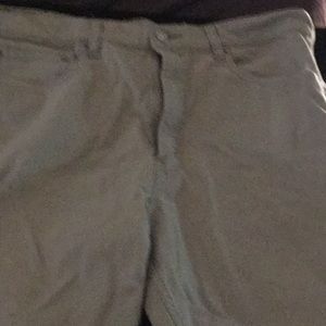 Men’s Levi khaki shorts